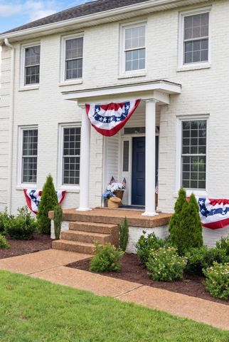 1915 Pointe Barton Dr, Lebanon, TN 37087