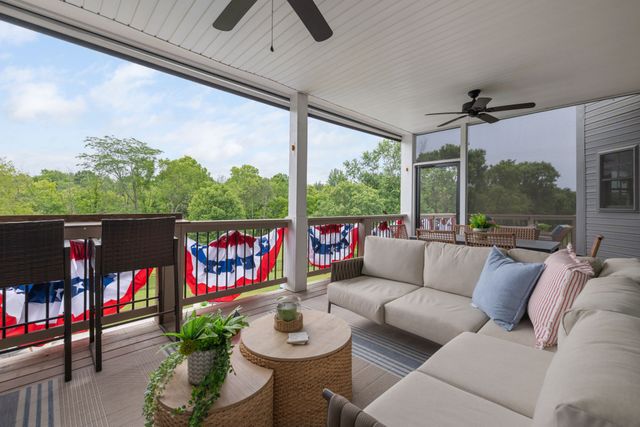 1915 Pointe Barton Dr, Lebanon, TN 37087