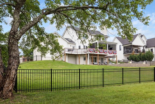 1915 Pointe Barton Dr, Lebanon, TN 37087
