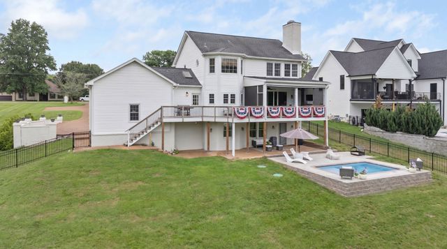 1915 Pointe Barton Dr, Lebanon, TN 37087