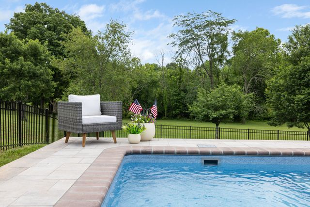 1915 Pointe Barton Dr, Lebanon, TN 37087