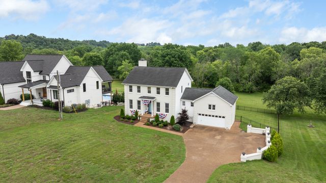 1915 Pointe Barton Dr, Lebanon, TN 37087
