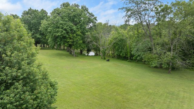 1915 Pointe Barton Dr, Lebanon, TN 37087
