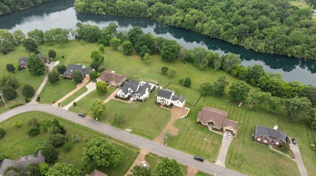 1915 Pointe Barton Dr, Lebanon, TN 37087