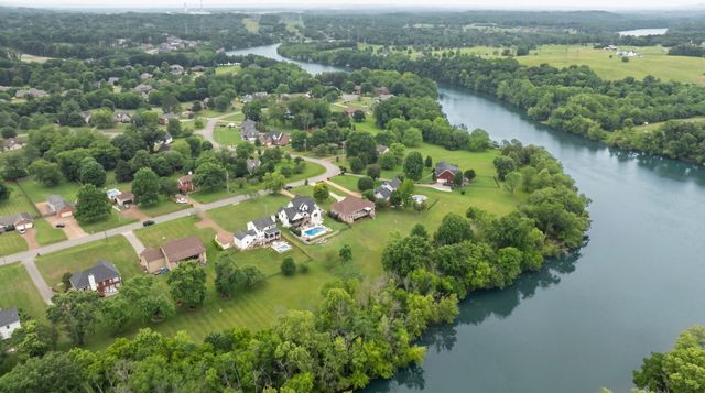 1915 Pointe Barton Dr, Lebanon, TN 37087