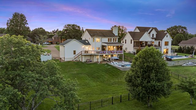 1915 Pointe Barton Dr, Lebanon, TN 37087