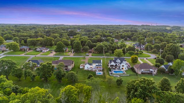 1915 Pointe Barton Dr, Lebanon, TN 37087