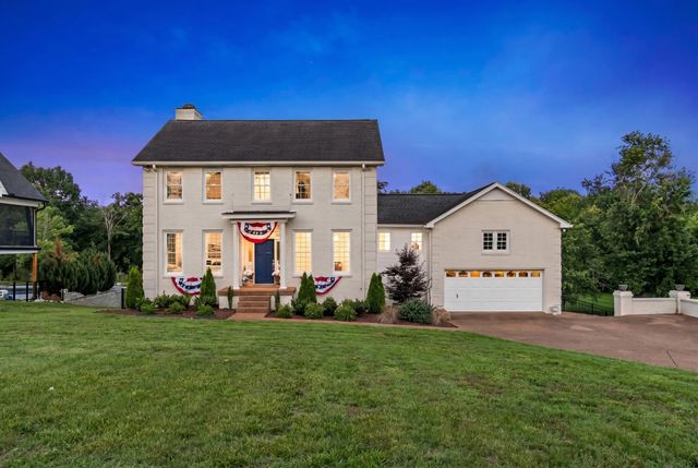 1915 Pointe Barton Dr, Lebanon, TN 37087