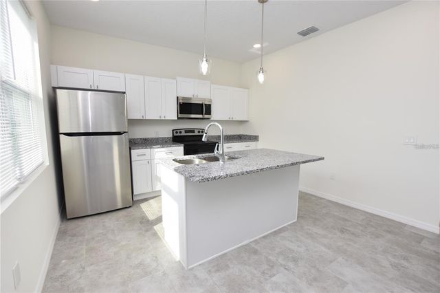 202 W CRESCENT DRIVE, Lakeland, FL 33805