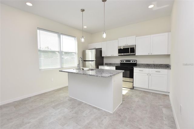 202 W CRESCENT DRIVE, Lakeland, FL 33805