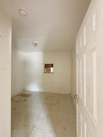 820 Chihuahua ST, Lockhart, TX 78644