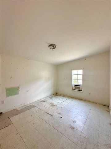 820 Chihuahua ST, Lockhart, TX 78644