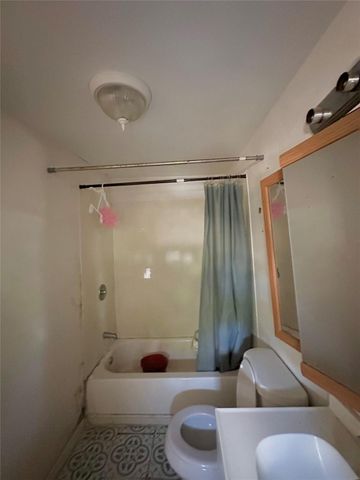 820 Chihuahua ST, Lockhart, TX 78644