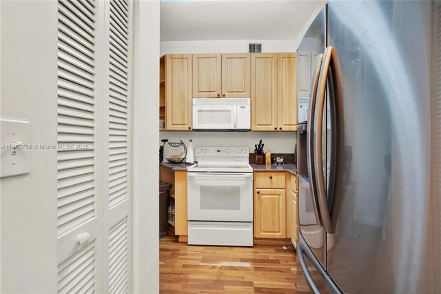 1 Century Ln 209, Miami Beach, FL 33139