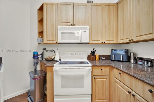 1 Century Ln 209, Miami Beach, FL 33139