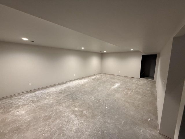 1908 Arches DRIVE, Holmen, WI 54636