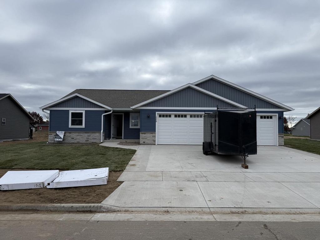 1908 Arches DRIVE, Holmen, WI 54636