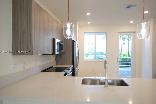 6416 NW 102nd Ct 104, Doral, FL 33178