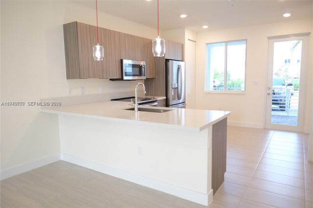 6416 NW 102nd Ct 104, Doral, FL 33178