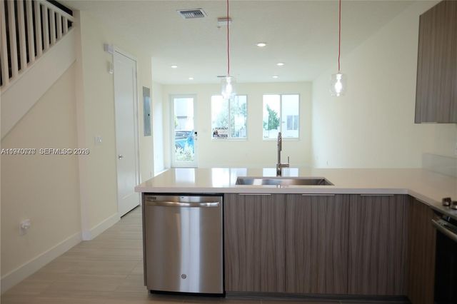 6416 NW 102nd Ct 104, Doral, FL 33178