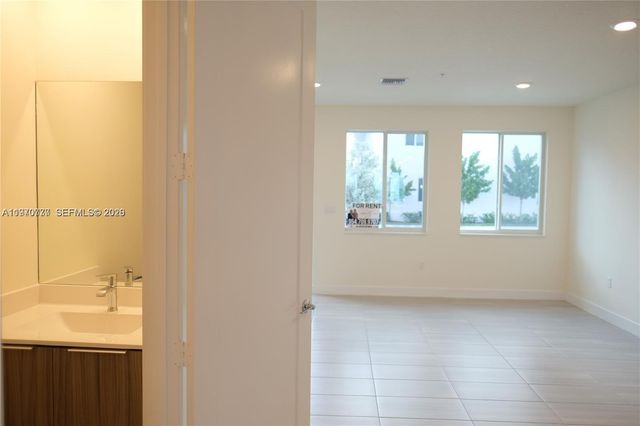 6416 NW 102nd Ct 104, Doral, FL 33178