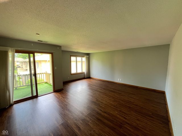 354 Hunters Lane APT C, Carmel, IN 46032