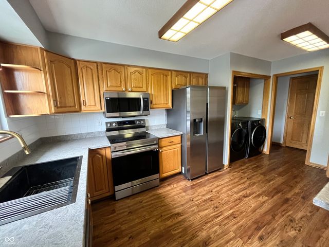 354 Hunters Lane APT C, Carmel, IN 46032