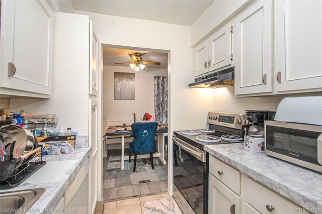 30078 W 12 Mile Rd 99, Farmington Hills, MI 48334