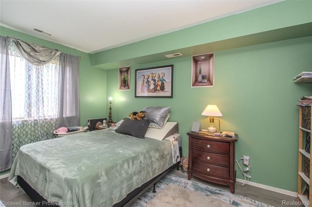 30078 W 12 Mile Rd 99, Farmington Hills, MI 48334