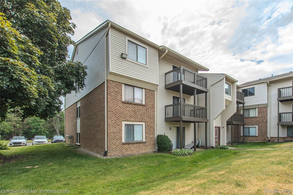 30078 W 12 Mile Rd 99, Farmington Hills, MI 48334