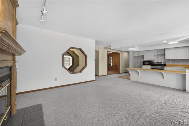 216 Shelburne Drive, St Charles, MO 63301