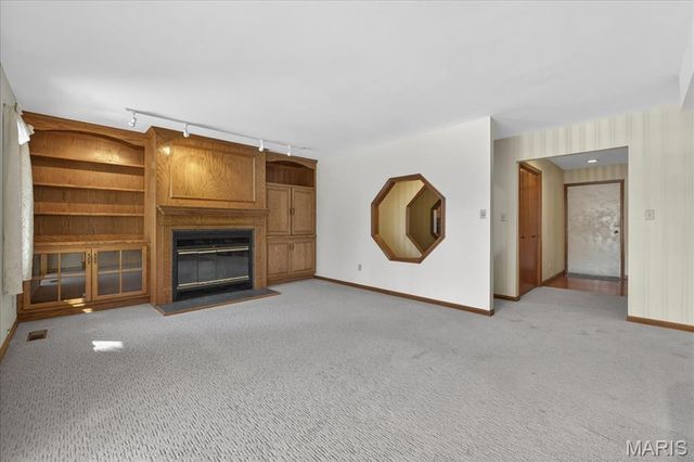 216 Shelburne Drive, St Charles, MO 63301