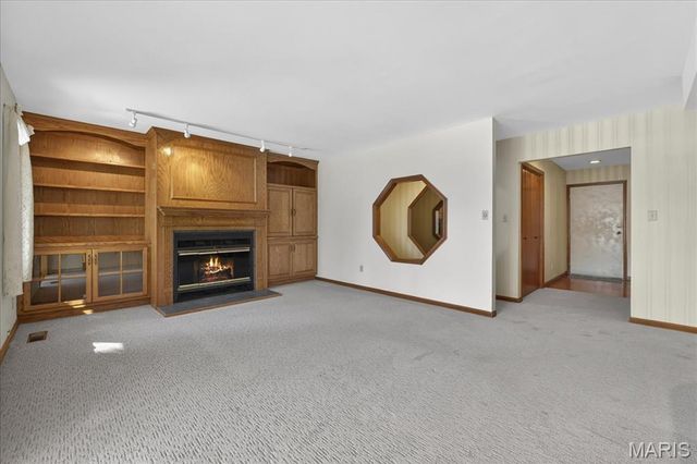 216 Shelburne Drive, St Charles, MO 63301