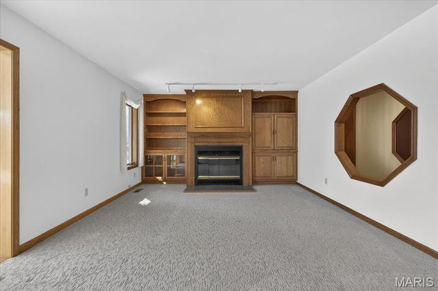 216 Shelburne Drive, St Charles, MO 63301