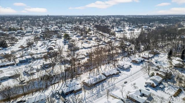 216 Shelburne Drive, St Charles, MO 63301