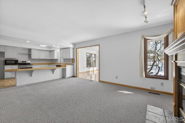 216 Shelburne Drive, St Charles, MO 63301