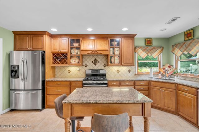 6 Detroit Court, Jackson, NJ 08527