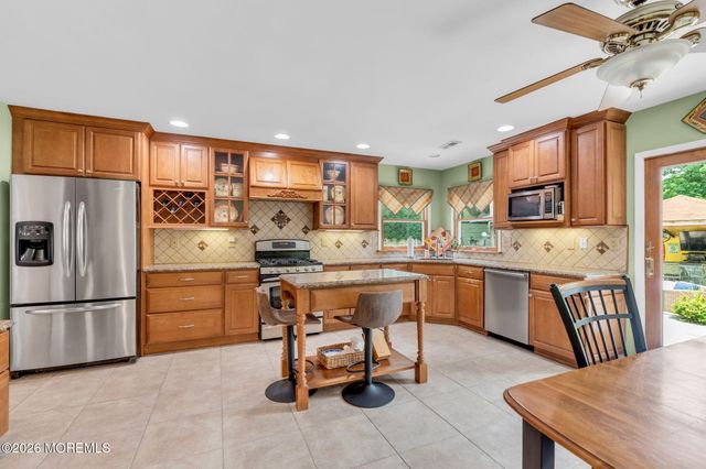 6 Detroit Court, Jackson, NJ 08527
