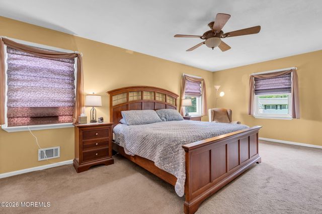 6 Detroit Court, Jackson, NJ 08527