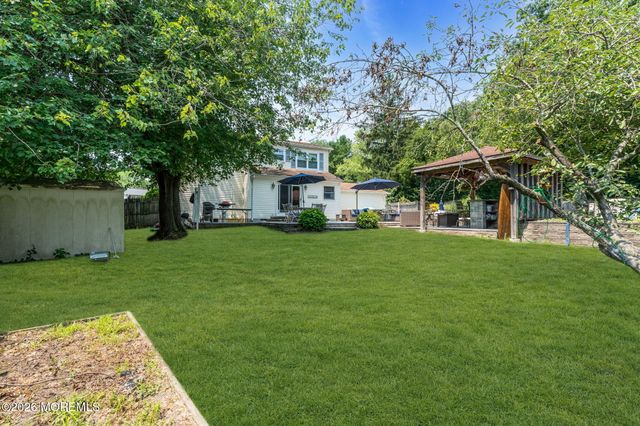 6 Detroit Court, Jackson, NJ 08527