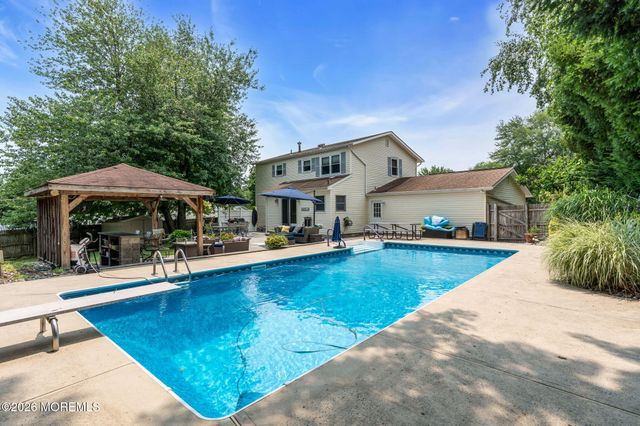 6 Detroit Court, Jackson, NJ 08527
