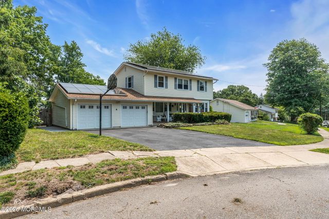 6 Detroit Court, Jackson, NJ 08527