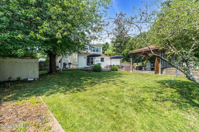 6 Detroit Court, Jackson, NJ 08527