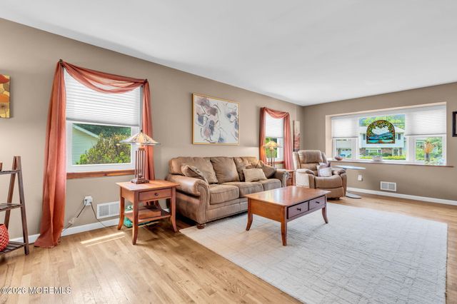 6 Detroit Court, Jackson, NJ 08527
