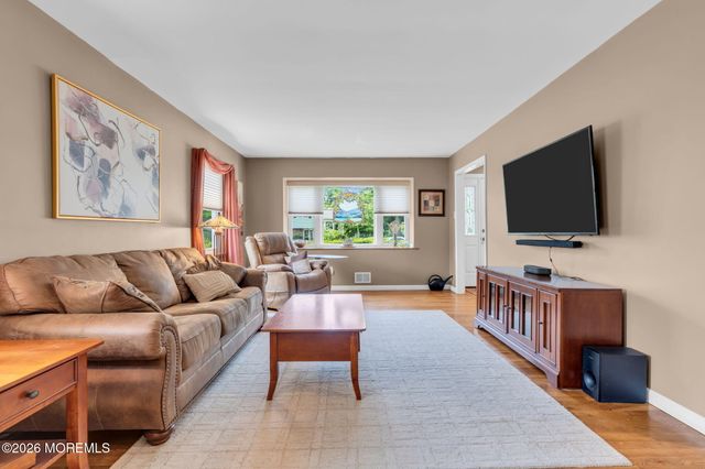 6 Detroit Court, Jackson, NJ 08527