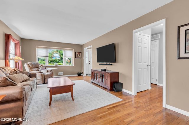6 Detroit Court, Jackson, NJ 08527