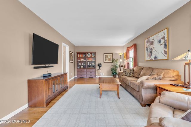 6 Detroit Court, Jackson, NJ 08527