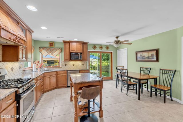 6 Detroit Court, Jackson, NJ 08527