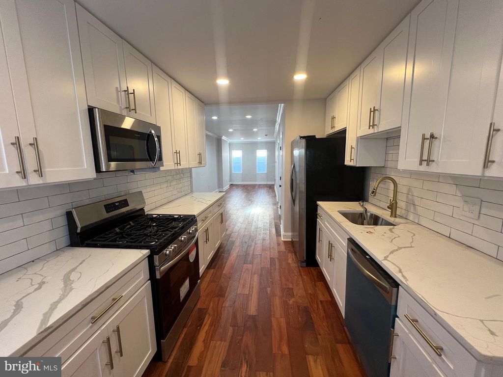 223 N MILTON AVE, Baltimore, MD 21224