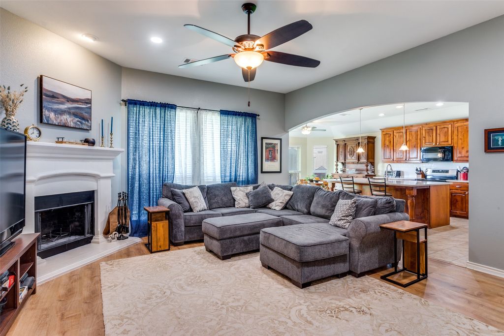9209 Hunters Court, White Settlement, TX 76108